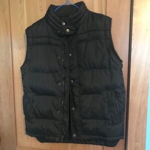 GAP Brown men’s button up puffer vest with zip pockets size small